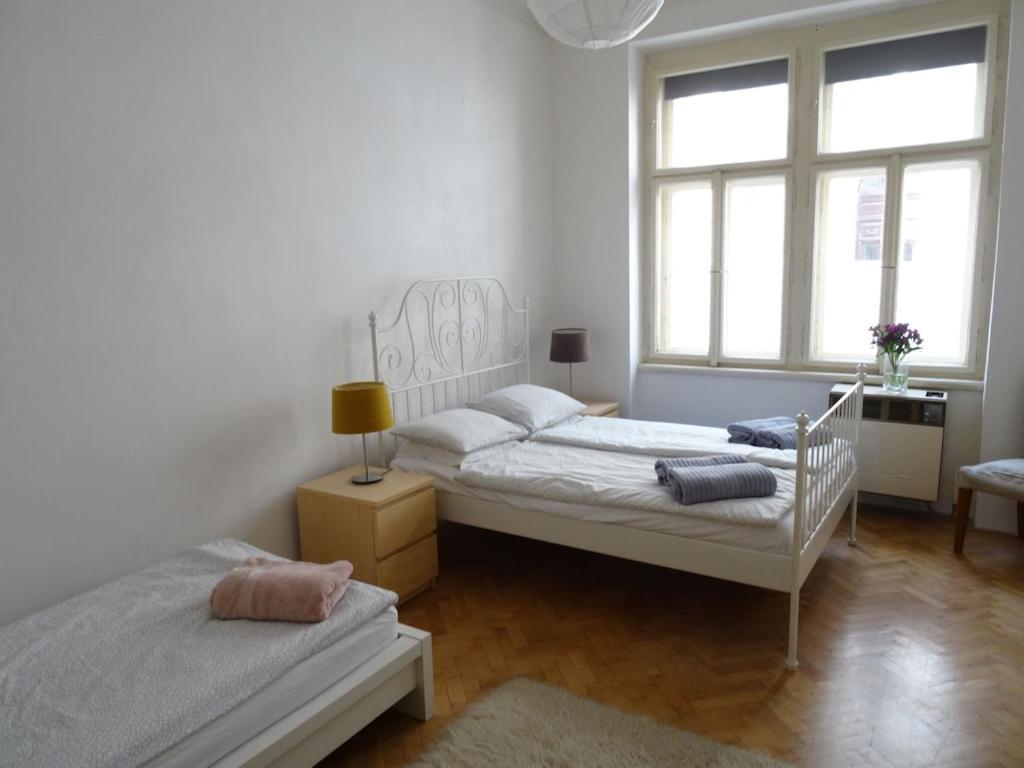 Garden Apartment On Art Nouveau Street In Central Praga Exterior foto