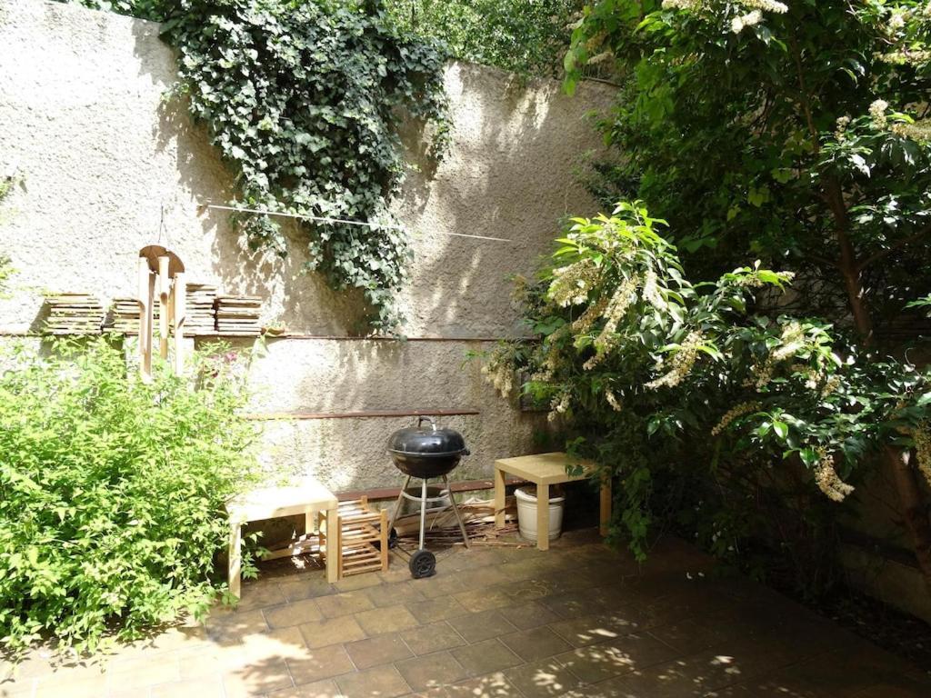 Garden Apartment On Art Nouveau Street In Central Praga Exterior foto