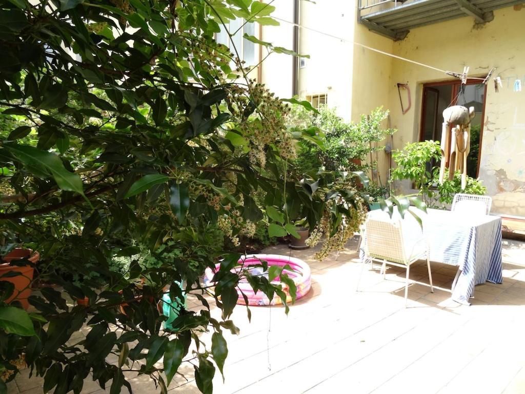 Garden Apartment On Art Nouveau Street In Central Praga Exterior foto