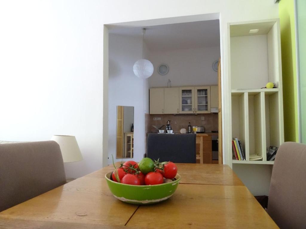 Garden Apartment On Art Nouveau Street In Central Praga Exterior foto